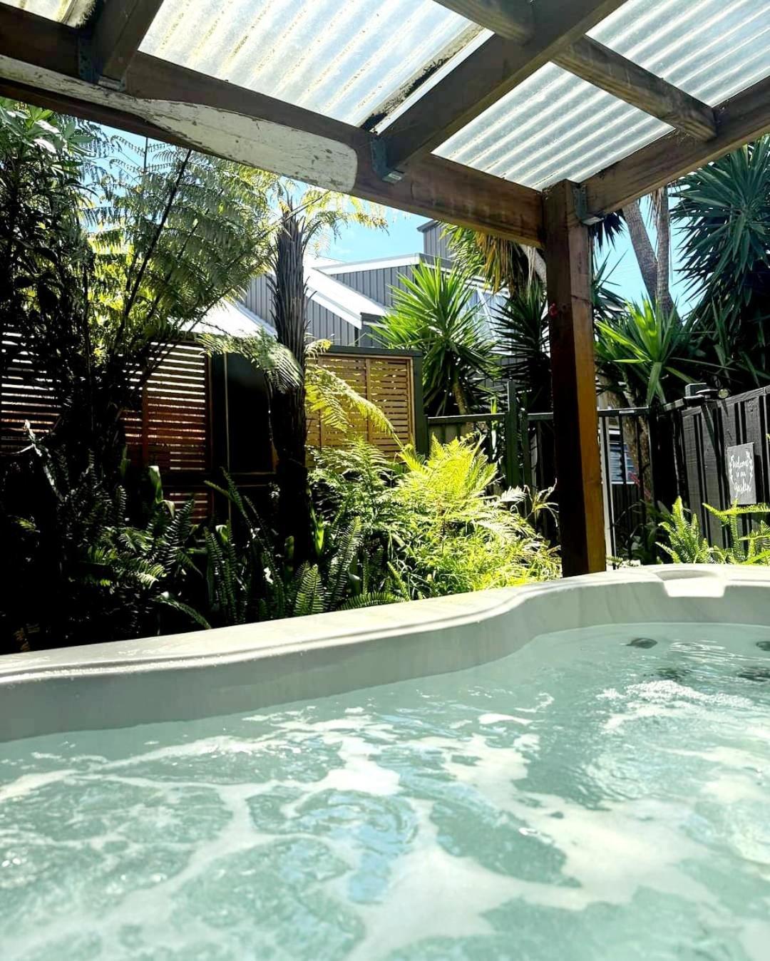 Southpacific Motel Whangamata Buitenkant foto
