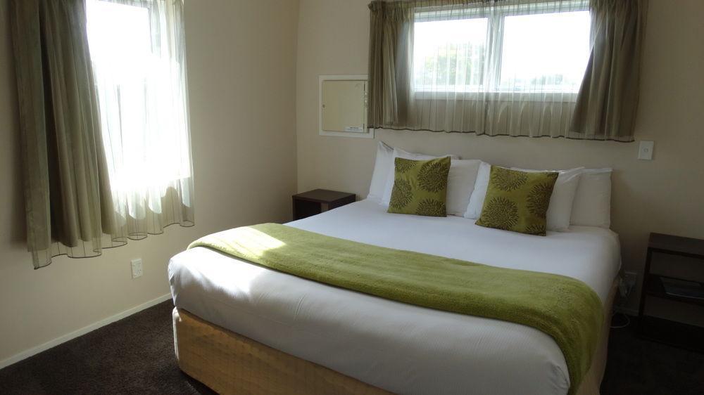 Southpacific Motel Whangamata Buitenkant foto