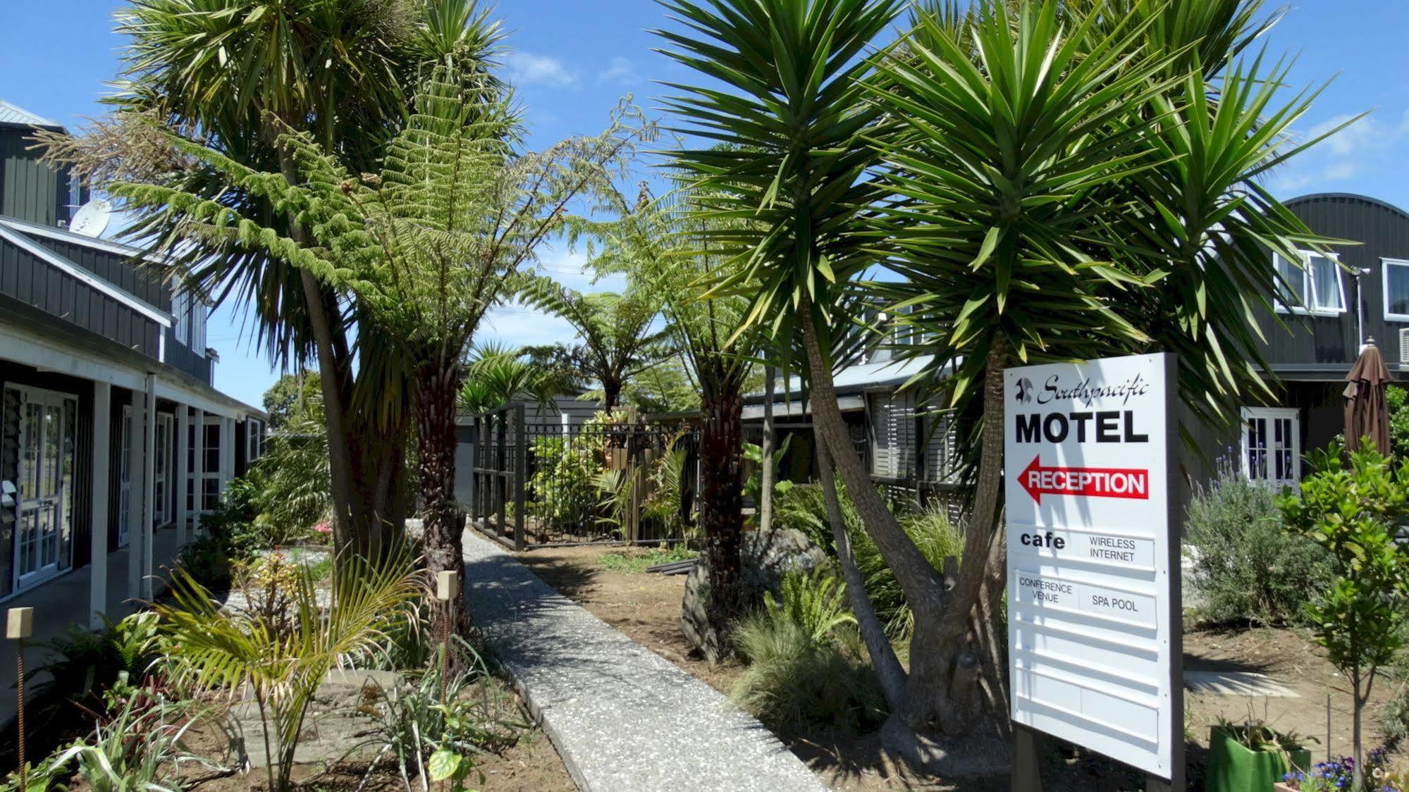 Southpacific Motel Whangamata Buitenkant foto