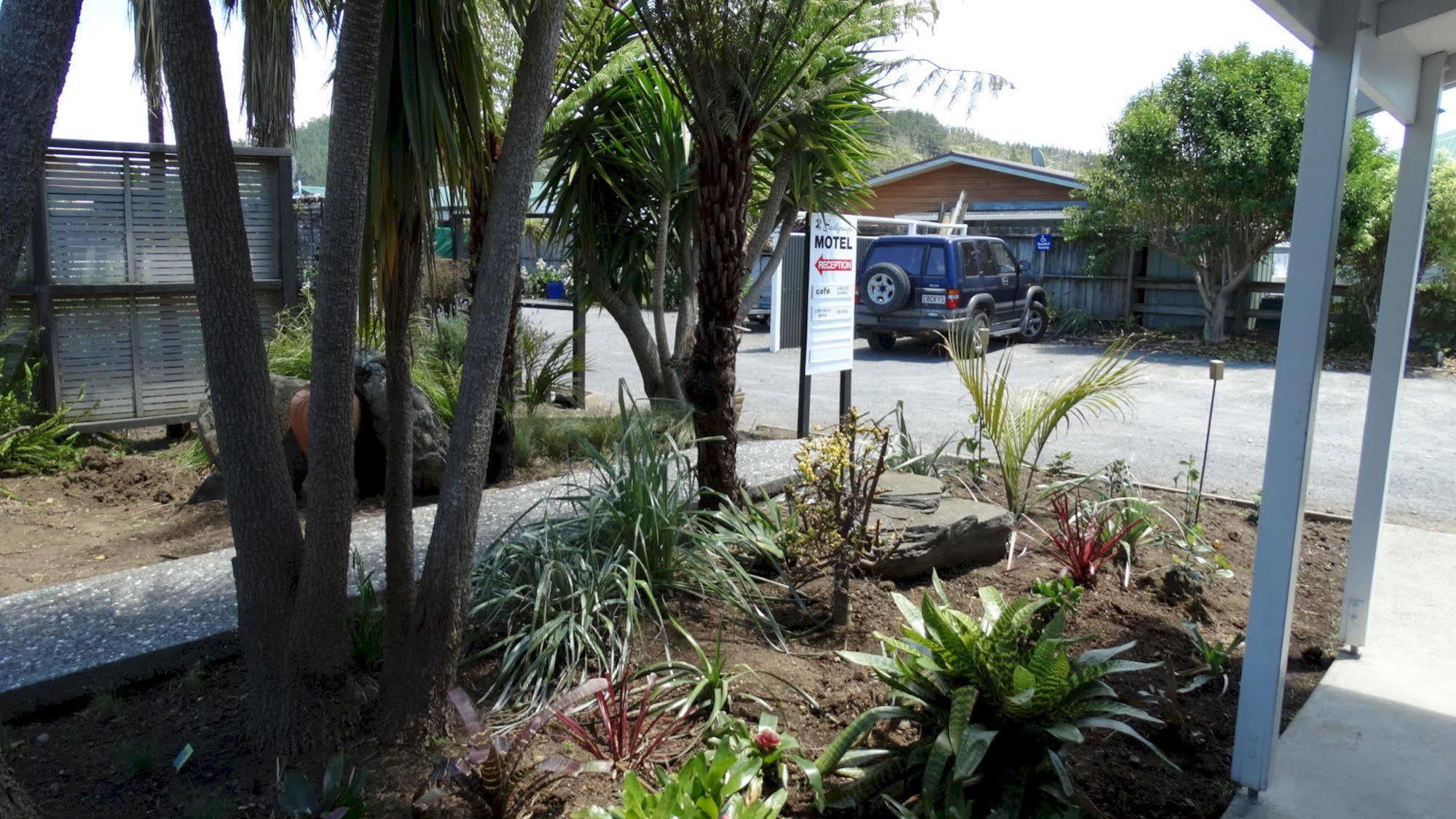 Southpacific Motel Whangamata Buitenkant foto
