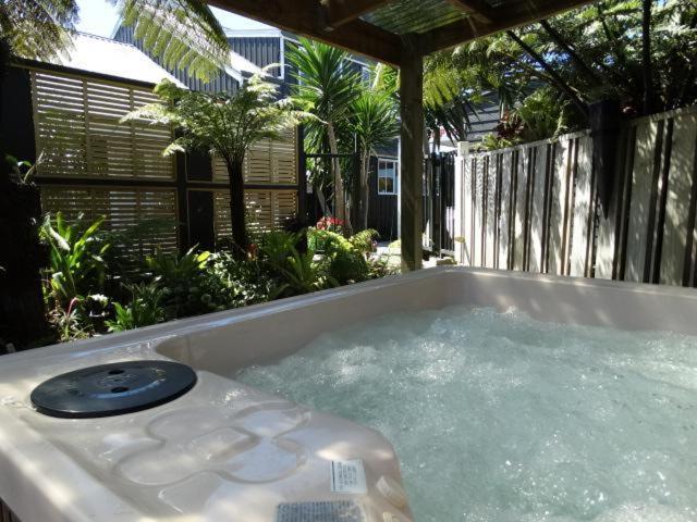 Southpacific Motel Whangamata Buitenkant foto